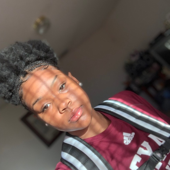 Meet your Posher, Emari - Picture 1 of 1